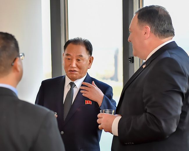 This handout photograph obtained courtesy of the US Department of State shows Kim Yong-chol (center), Vice Chairman of North Korea, conferring with US Secretary of State Mike Pompeo (right) on May 30, 2018 in New York. (AFP photo / US Department of State) (Yonhap)