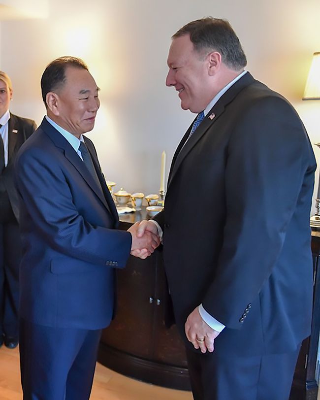 This handout photograph obtained courtesy of the US Department of State shows Kim Yong-chol (left), Vice Chairman of North Korea, being greeted by US Secretary of State Mike Pompeo on May 30, 2018 in New York. (AFP photo / US Department of State) (Yonhap)