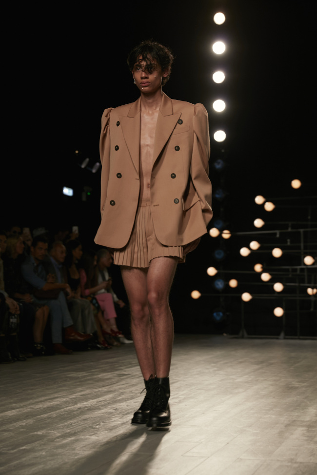 Blindness showcases its 2019 spring-summer collection at London Fashion Week Men’s. (Seoul Design Foundation)