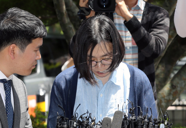 Cho Hyun-ah, the former Korean Air vice president, is questioned by reporters on May 24 before entering the Korea Immigration Service office in Seoul for questioning. (Yonhap)