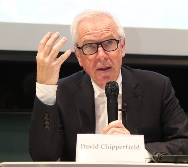 British architect David Chipperfield speaks at a press conference held on Thursday at Amorepacific‘s new headquarters (Amorepacific)
