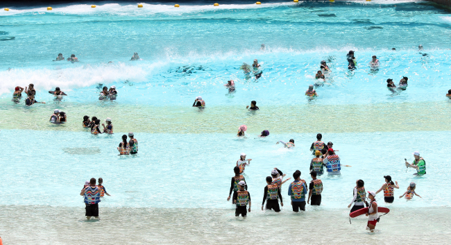 Visitors beat the heat at Lotte Water Park in Gimhae, South Gyeongsang Province, Thursday.