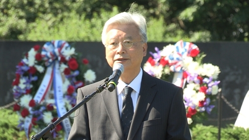 South Korean Ambassador to the United States Cho Yoon-je delivers opening remarks at a ceremony marking the 68th anniversary of the outbreak of the Korean War at the Korean War Veterans Memorial in Washington on June 25. (Yonhap)