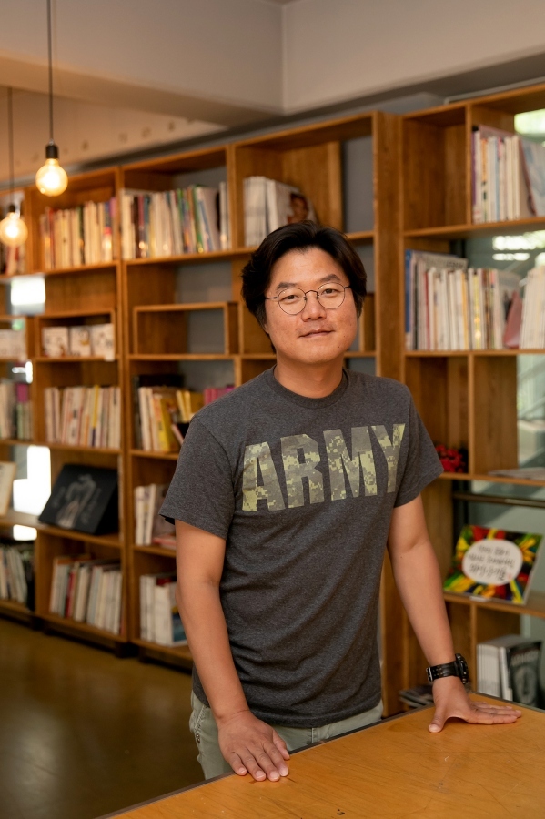 Producer Na Young-seok poses for photos at a press conference held at a cafe in western Seoul on Wednesday. (tvN)