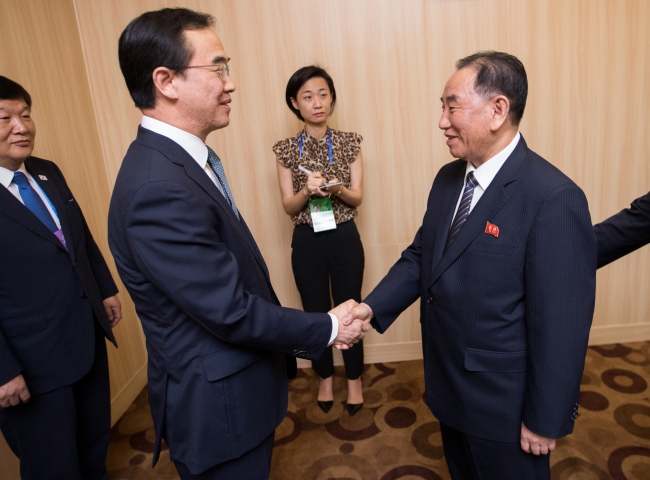 United Front Department head Kim Yong-chol, right, shakes hands with South Korea`s Unification Minister Cho Myoung-gyon in Pyongyang. (Yonhap)