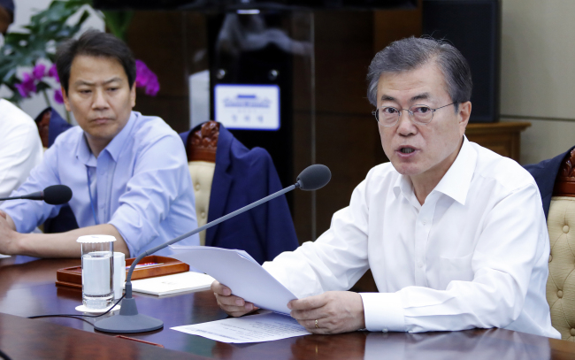 President Moon Jae-in speaks at the meeting with his top aides at Cheong Wa Dae on Monday. Yonhap