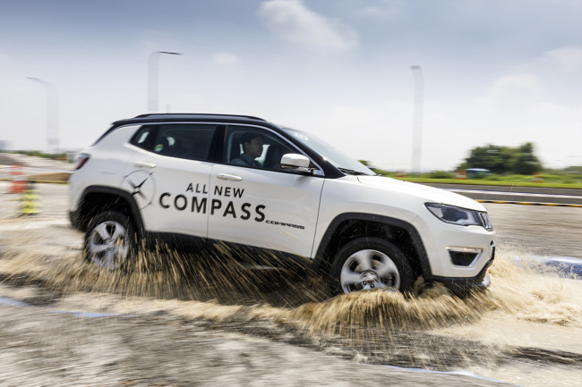 The New Jeep Compass is test driven off the road in Paju, Gyeonggi Province, last week. (FCA Korea)