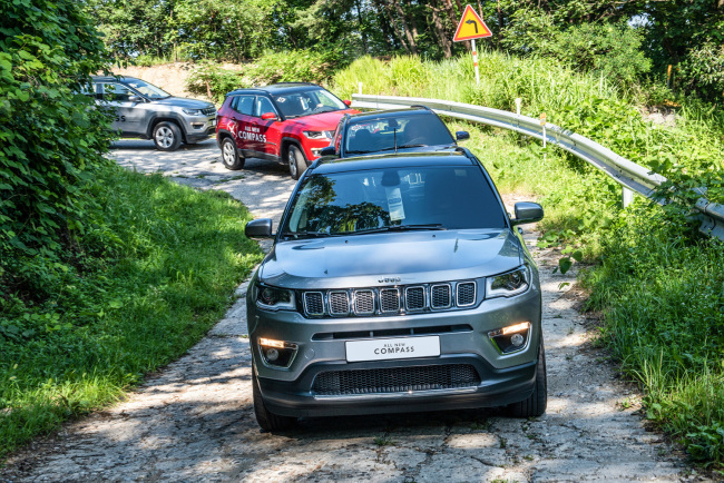 The New Jeep Compass is test driven on an uphill course in Paju, Gyeonggi Province, last week. (FCA Korea)