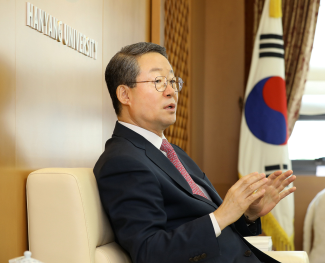 Hanyang University President Lee Young-moo speaks to The Korea Herald at his office in Seoul on July 29. (Hanyang University)