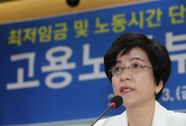 Labor Minister Kim Young-joo (Yonhap)