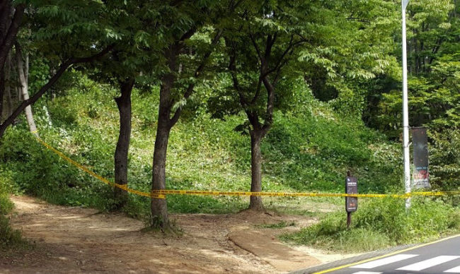 Bushes near Seoul Grand Park where a dismembered body was found on Sunday. (Yonhap)