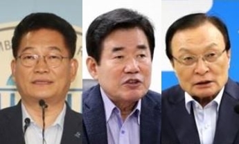 This image shows three candidates running in the election to be the ruling Democratic Party`s chief. From left, they are Song Young-gil, Kim Jin-pyo and Lee Hae-chan. (Yonhap)