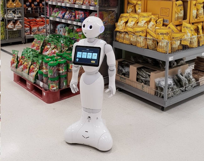 E-Mart's robot concierge Pepper (E-Mart)