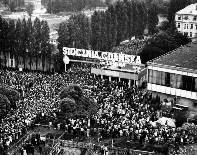 A popular strike at Lenin’s Shipyard in Gdansk, Poland, in 1989 led to the eventual fall of communist rule in Poland. (Zenon Mirota/European Solidarity Centre)