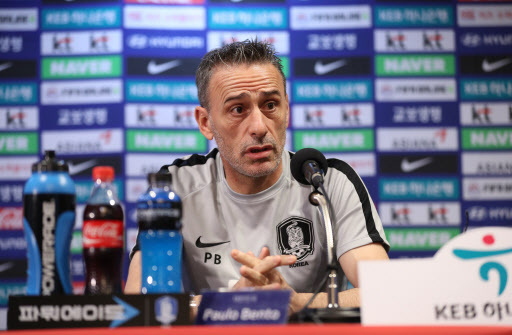 South Korea national football team head coach Paulo Bento speaks during a press conference at Goyang Stadium in Goyang, north of Seoul, on Sept. 6, 2018, one day ahead of his team`s friendly football match against Costa Rica. (Yonhap)