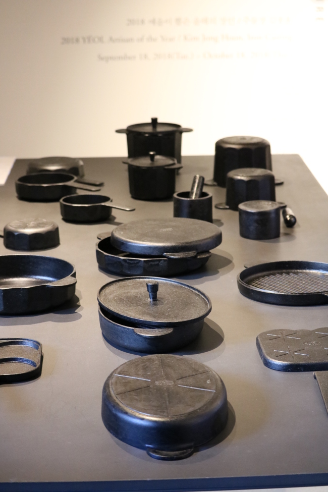 Cast iron kitchenware are on display at Yeol Bukchonga, central Seoul. (Yeol)