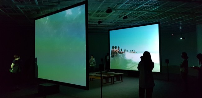 Two-channel video installation by Francis Alys, at Art Sonje in Seoul (Shim Woo-hyun/The Korea Herald)