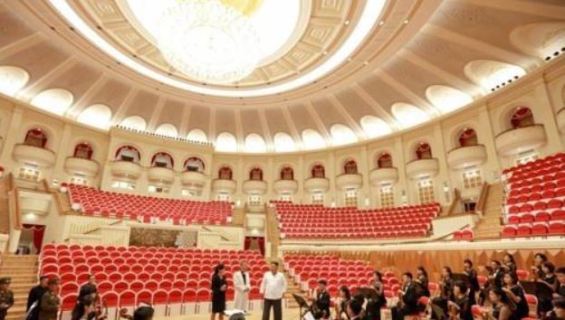 This photo released by the Rodong Sinmun on Oct. 11, 2018, shows North Korean leader Kim Jong-un visiting the newly renovated Samjiyon Orchestra Theater in Pyongyang. (For Use Only in the Republic of Korea. No Redistribution) (Yonhap)