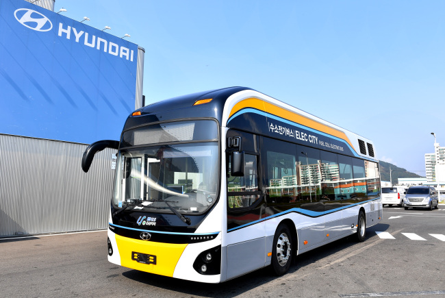 A fuel cell bus powered by hydrogen (Hyundai Motor)