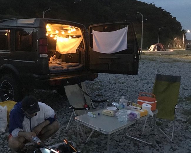 Camper Kang Dong-won and his car (Instagram @dalnote_kang)