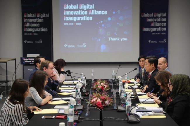 Roundtable discussion among Global Digital Innovation Alliance Member organizations. (SMG)