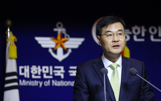 Chief investigator Jeon Ik-soo announces the results of a probe into the military’s alleged wrongdoings related to the Sewol ferry disaster at the Ministry of National Defense on Tuesday. (Yonhap)