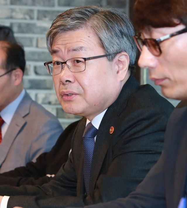 Lee Jae-gap, the Minister of Employment and Labor (Yonhap)