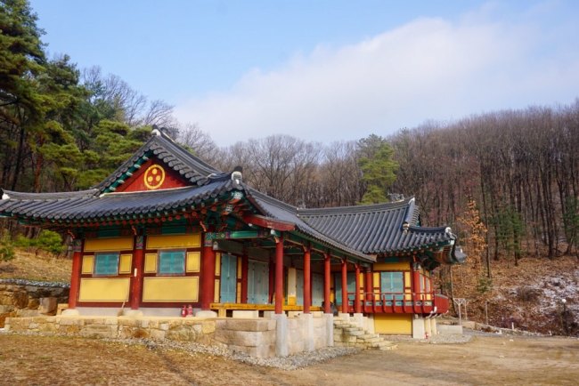 A separate building for templestay at Heungguksa (By Im Eun-byel / The Korea Herald)