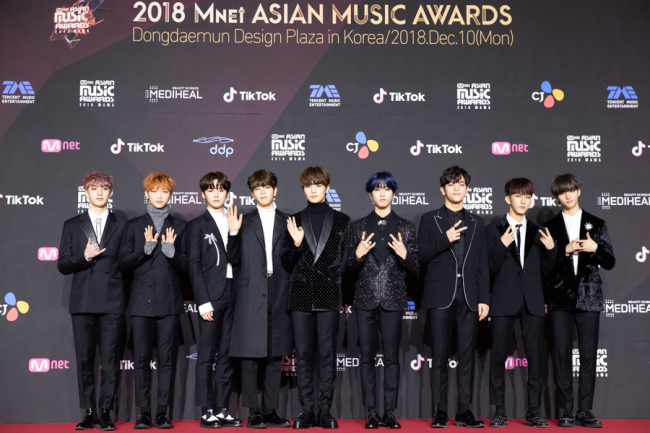 Stray Kids hit the red carpet at 2018 Mnet Asian Music Awards (Mnet)