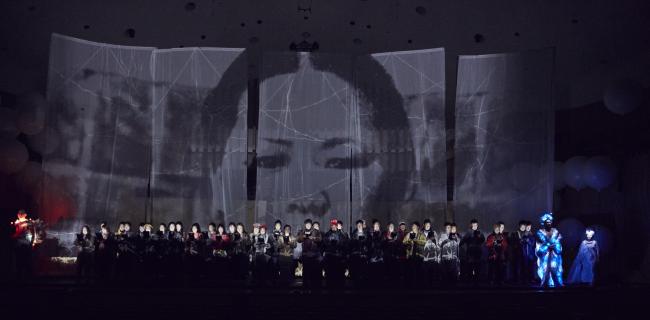 A photograph of Korean independence activist Yu Gwan-sun is projected on a screen during Friday’s performance of Haydn’s oratorio “The Creation,” staged by Spanish theater troupe La Fura dels Baus, at Art Center Incheon. (Art Center Incheon)