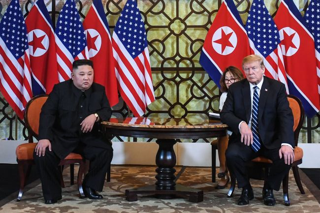 US President Donald Trump and North Korean leader Kim Jong-un at the start of the summit meeting in Hanoi on Feb. 28. Yonhap