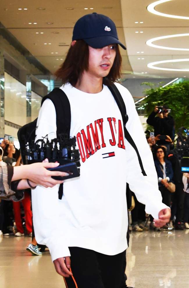 Jung Joon-young arrives at the Incheon International Airport on Tuesday. Yonhap