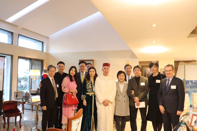 Leila Rachadi (fifth from left), the spouse of the Moroccan ambassador, Chafik Rachadi (sixth from left), the Moroccan ambassador, and CICI President Choi Jung-wha (seventh from left) pose for a photo after a lecture titled the “Present and Future of K-movies and the Story of Food Scenes in Movies” at the residence of the Moroccan ambassador to Korea on April 2. (Corea Image Communication Institute)