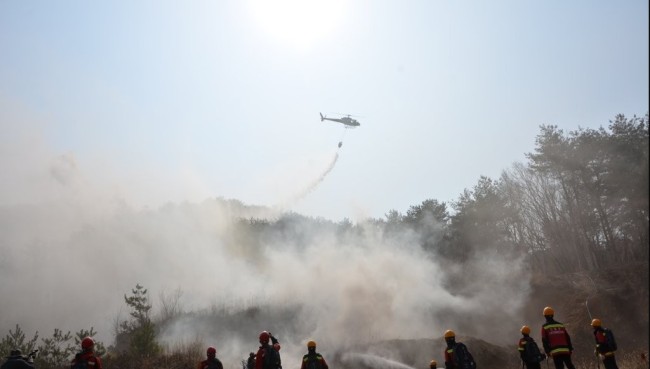 Firefighting helicopter accidentally crosses border into North