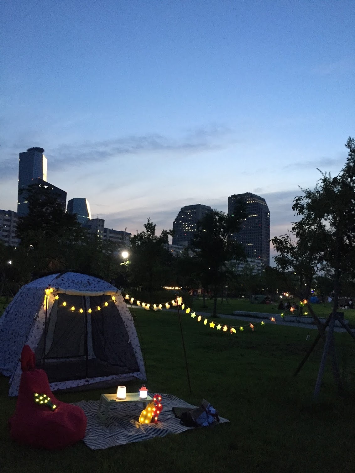 Camping rentals, such as Sudden Picnic, flourish around riverside parks in Seoul (Sudden Picnic)