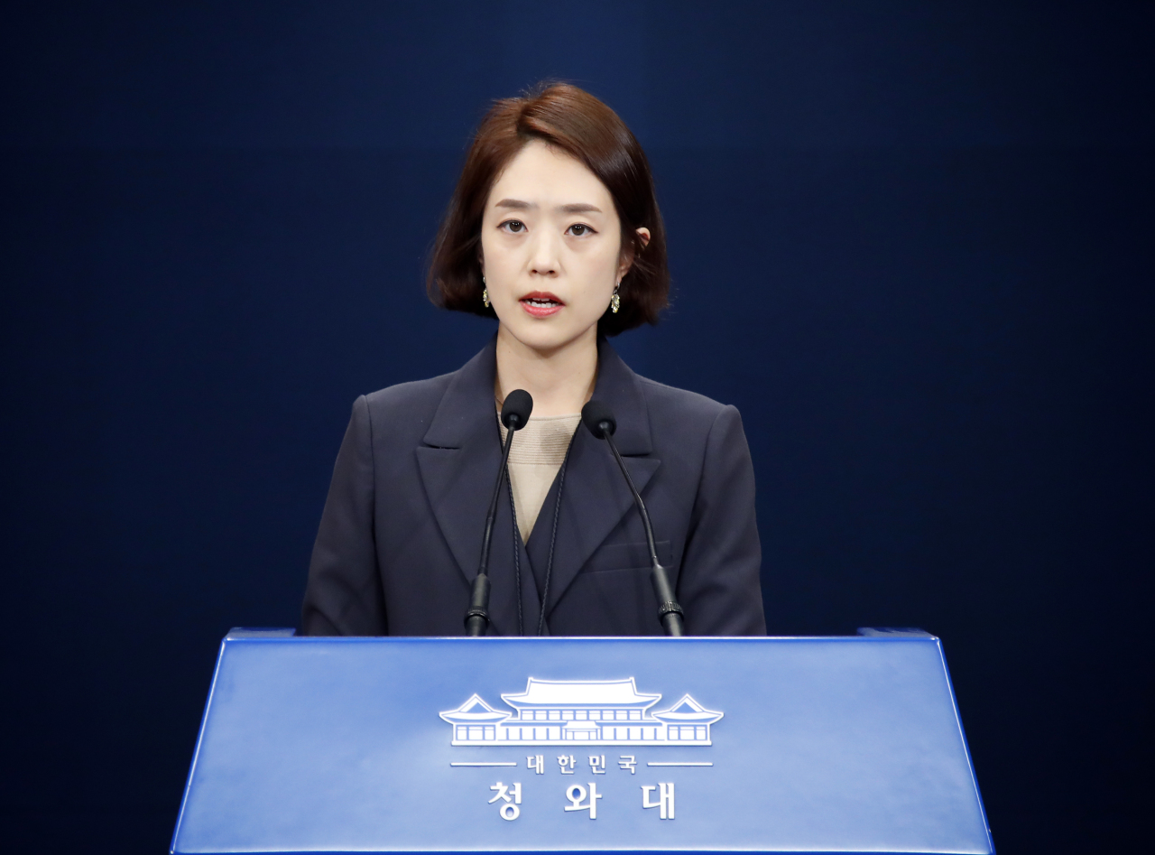 Cheong Wa Dae spokesperson Ko Ming-jung announces the plans for President Moon Jae-in and US President Donald Trump`s telephone conversation on Tuesday. Yonhap