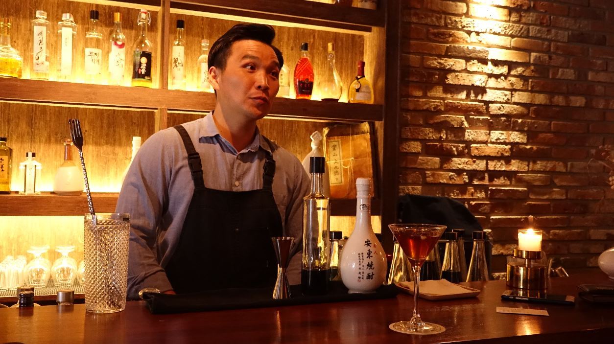 Kang Byung-ku, the owner-bartender of bar Zac in Yeoksam-dong, southern Seoul, speaks during an interview with The Korea Herald on Tuesday. (Lee Sun-hye/The Korea Herald)