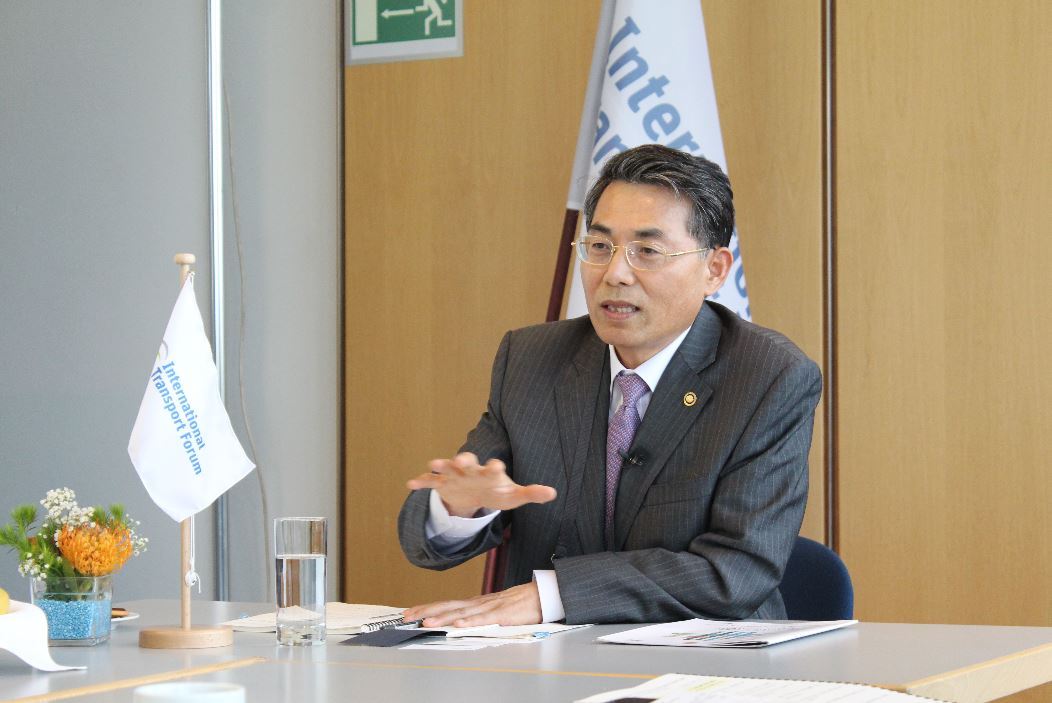 Vice Transport Minister Kim Jeong-ryeol speaks during an interview in Leipzig, Germany, where the International Transport Forum is taking place. South Korea holds presidency of this year’s event. (Ministry of Transport)