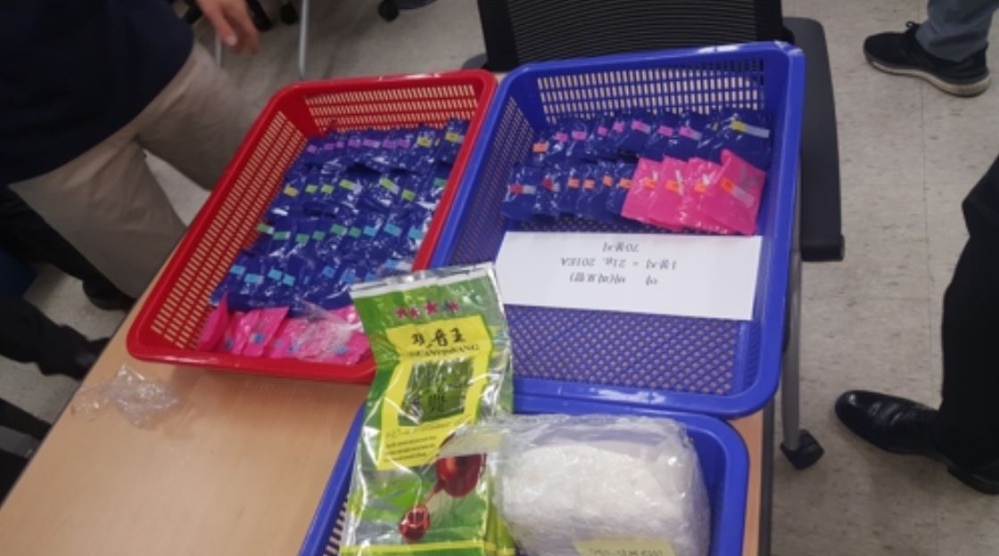 The prosecutors display confiscated yaba pills and methamphetamine. (Busan District Prosecutors` Office, Yonhap)