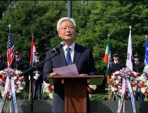 South Korean Ambassador to the US Cho Yoon-je delivers remarks at a ceremony marking the 69th anniversary of the outbreak of the Korean War, at the Korean War Veterans Memorial in Washington, on June 25, 2019. (Yonhap)