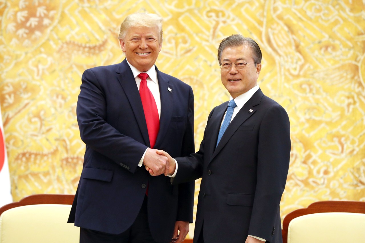 Summit talks between President Moon Jae-in and US President Donald Trump at Cheong Wa Dae. (Yonhap)