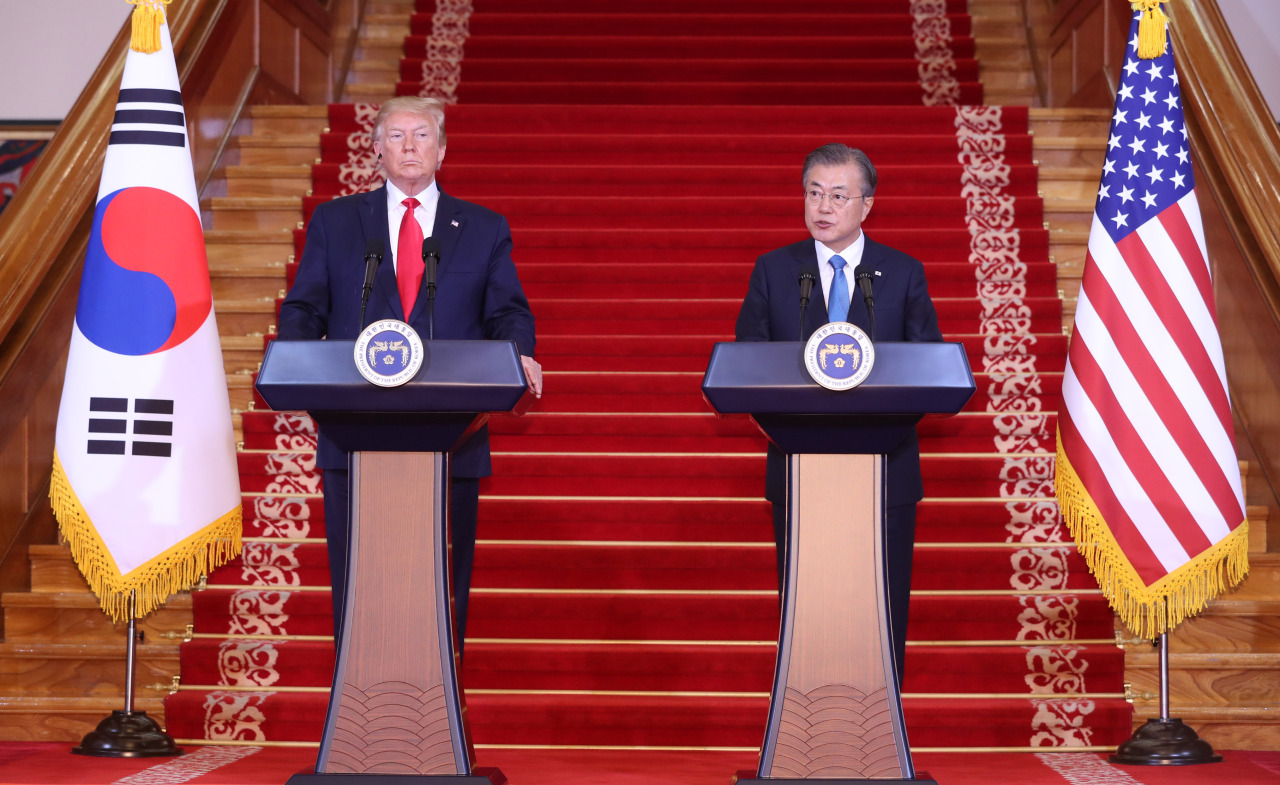 President Moon Jae-in and US President Donald Trump hold a joint press conference at Cheong Wa Dae on Sunday. Yonhap