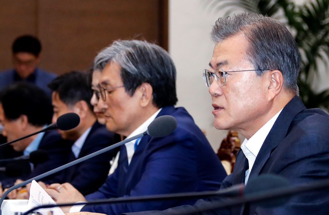 President Moon Jae-in speaks at the meeting with senior aides on Monday. (Yonhap)