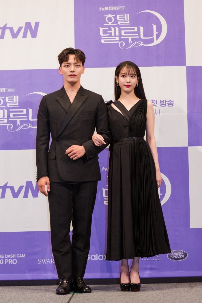 IU (right) and Yeo Jin-goo pose for photos during a press conference held on July 8 at Imperial Palace in southern Seoul. (CJ ENM)