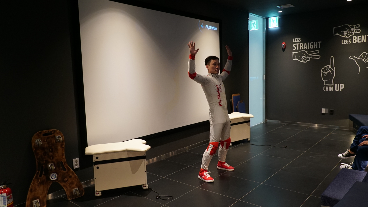 Coach Kim Jung-wook of Fly Station Korea explains the safety measures of the indoor skydiving program on Tuesday. (Yoon Min-sik/The Korea Herald)