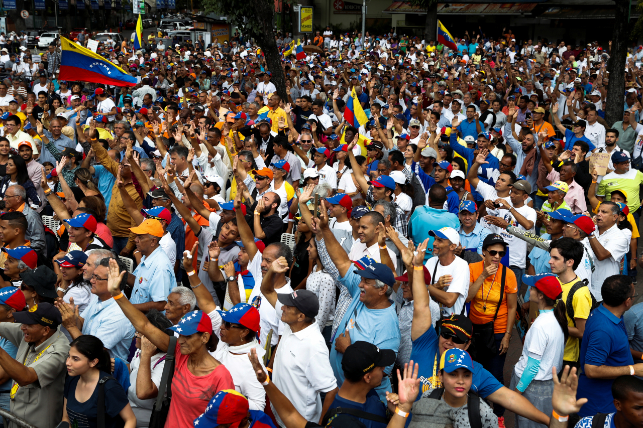 베네수엘라인 10명중 2명 '탈출', 남은 국민 40%도 “떠나고 싶다”