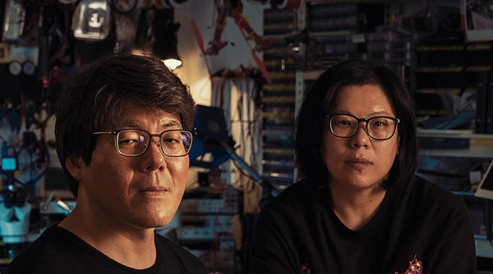 Jin Shi-u (left) and Yi Joung-min of artist group Okin Collective (MMCA)