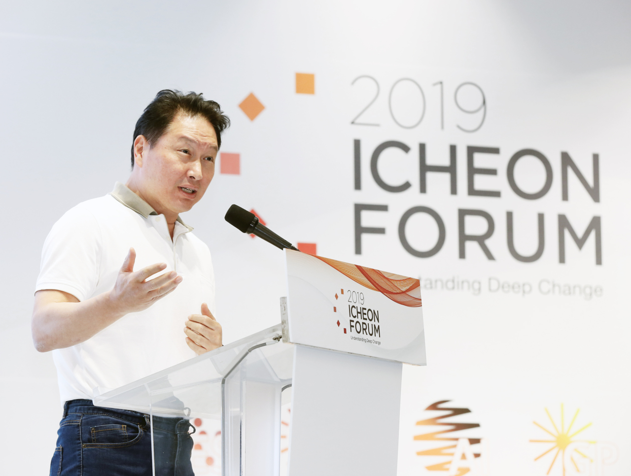 SK Group Chairman Chey Tae-won speaks at Icheon Forum that wrapped up on Thursday. (SK Group)