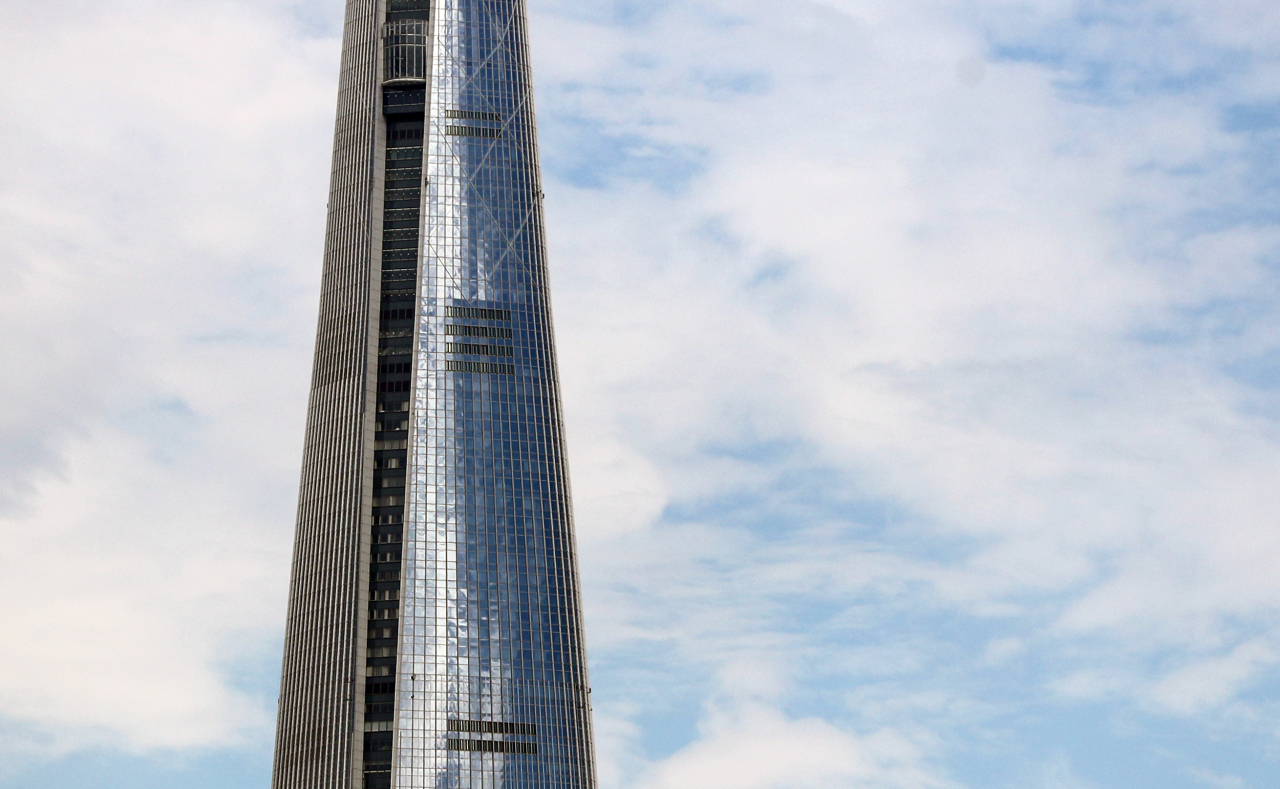 Lotte World Tower in Jamsil, eastern Seoul. (Yonhap)