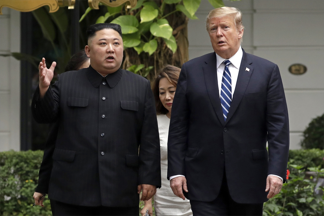 In this Feb. 28, 2019, file photo, US President Donald Trump, right, and North Korean leader Kim Jong-un take a walk after their first meeting at the Sofitel Legend Metropole Hanoi hotel, in Hanoi, Vietnam.(AP-Yonhap)